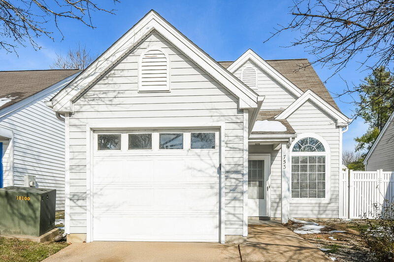 1,750/Mo, 753 Liberty Village Dr Florissant, MO 63031 External View
