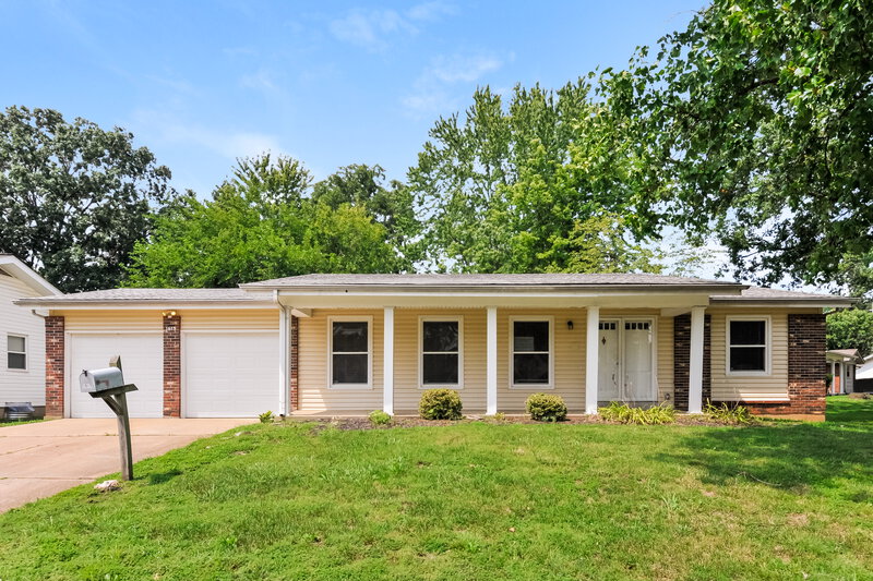1,775/Mo, 1615 Leisure Dr Florissant, MO 63031 External View