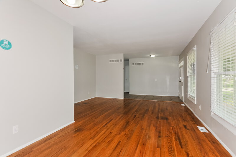 1,775/Mo, 1615 Leisure Dr Florissant, MO 63031 Dining Room View