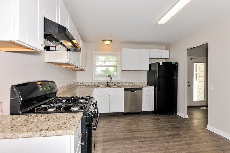 1,775/Mo, 1615 Leisure Dr Florissant, MO 63031 Kitchen View