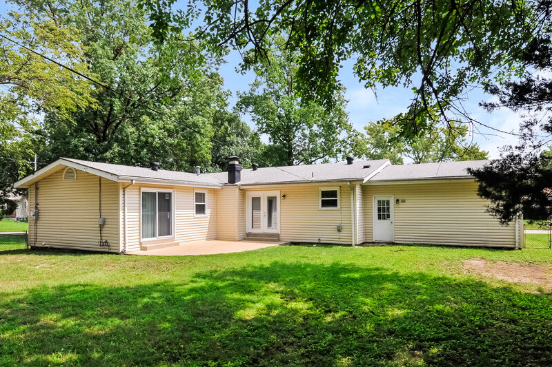 1,775/Mo, 1615 Leisure Dr Florissant, MO 63031 Rear View 2