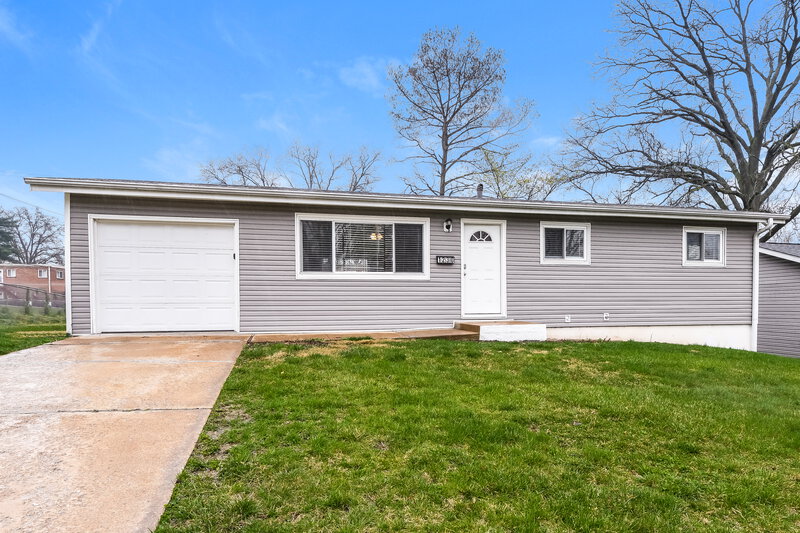 1,650/Mo, 1230 Acredale Dr Florissant, MO 63033 Misc View