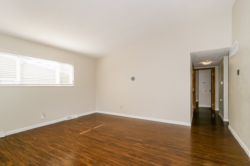 2,100/Mo, 1275 Mallard Ln Florissant, MO 63031 Living Room View