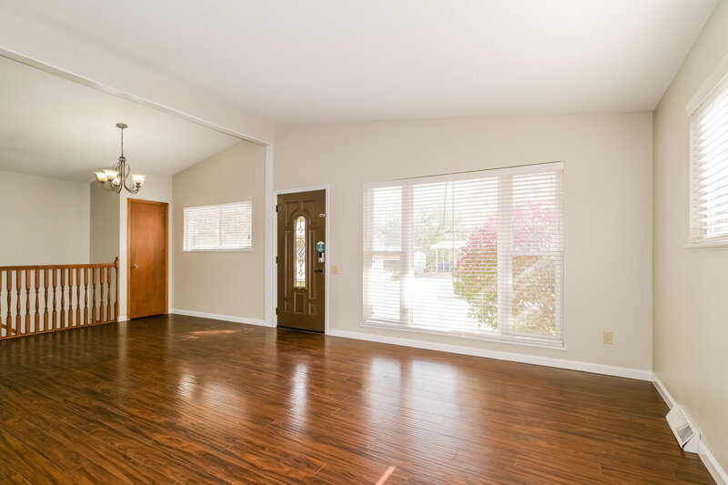 2,100/Mo, 1275 Mallard Ln Florissant, MO 63031 Dining Room View