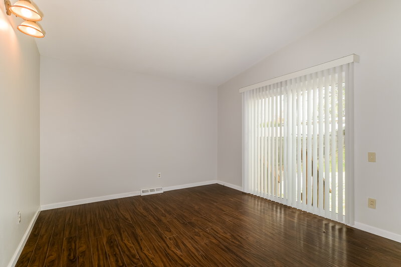 2,100/Mo, 1275 Mallard Ln Florissant, MO 63031 Dining Room View 2