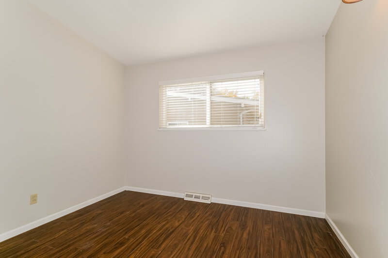 2,100/Mo, 1275 Mallard Ln Florissant, MO 63031 Bedroom View 2