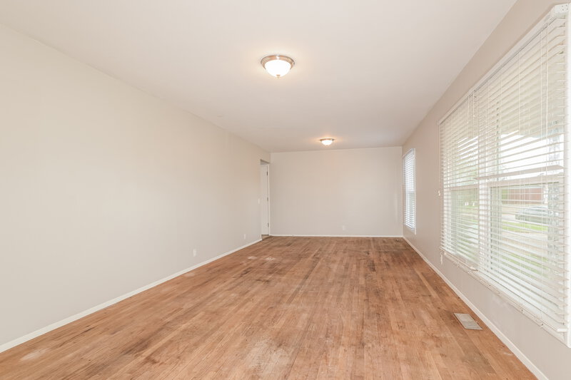 2,695/Mo, 13 Cricket Ct Florissant, MO 63033 Living Room View