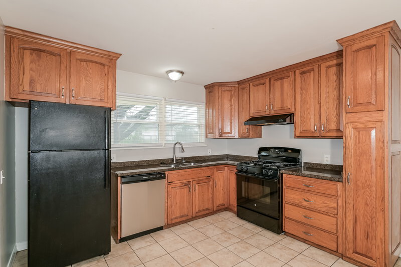 2,695/Mo, 13 Cricket Ct Florissant, MO 63033 Kitchen View