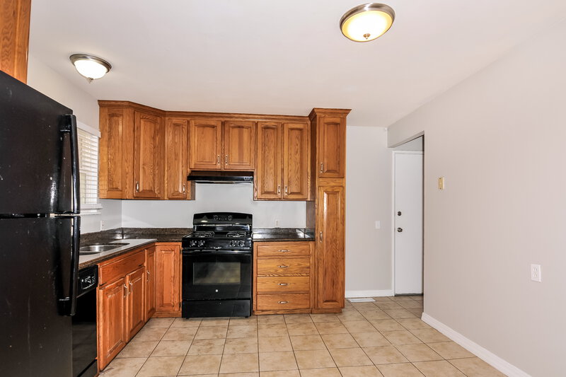 2,405/Mo, 13 Cricket Ct Florissant, MO 63033 Kitchen View 2