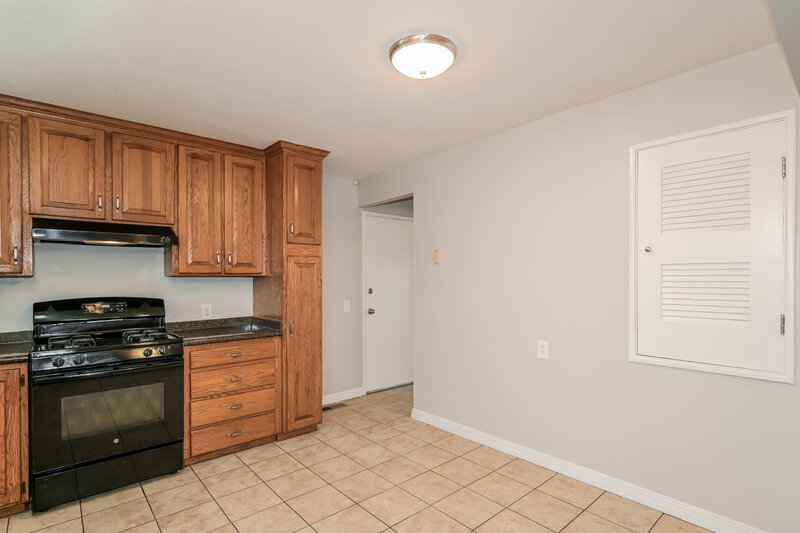 2,695/Mo, 13 Cricket Ct Florissant, MO 63033 Kitchen View 2