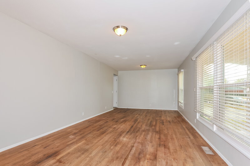 2,405/Mo, 13 Cricket Ct Florissant, MO 63033 Family Room View