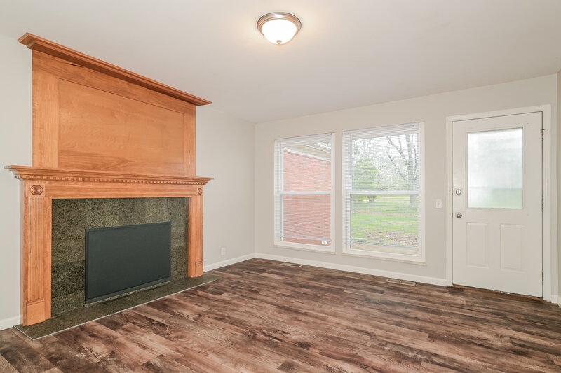 2,695/Mo, 13 Cricket Ct Florissant, MO 63033 Family Room View