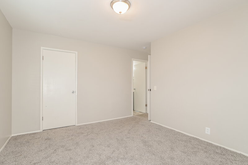 2,695/Mo, 13 Cricket Ct Florissant, MO 63033 Main Bedroom View