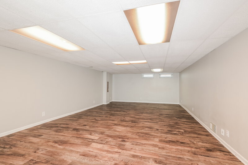 2,695/Mo, 13 Cricket Ct Florissant, MO 63033 Basement View