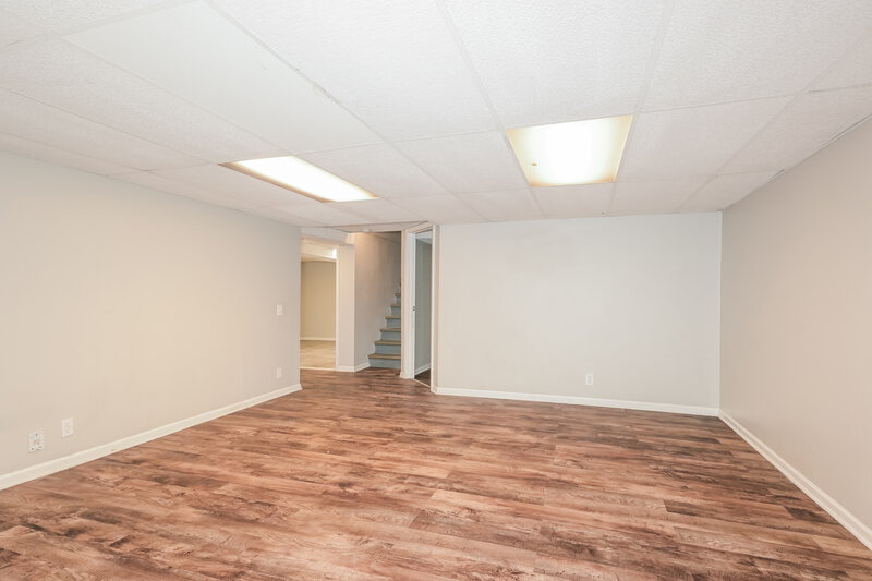 2,695/Mo, 13 Cricket Ct Florissant, MO 63033 Basement View 2