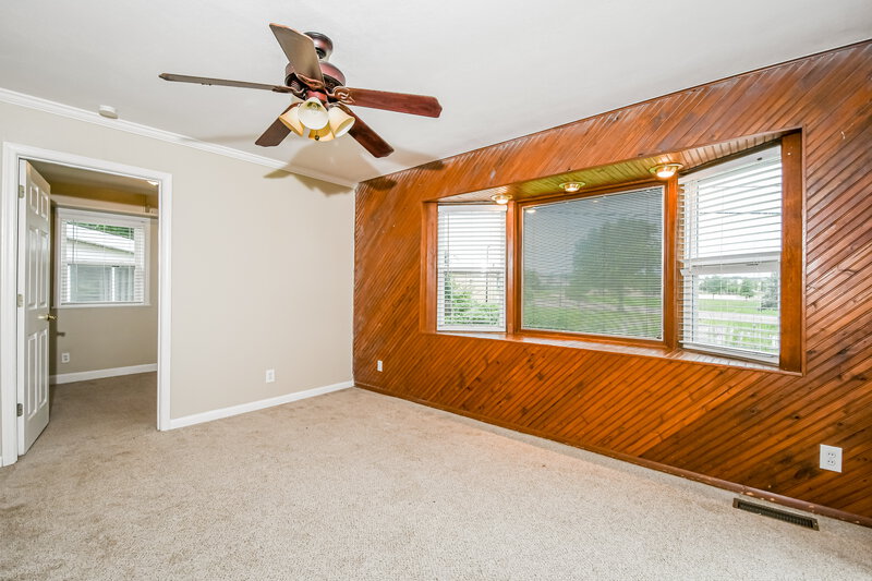 1,485/Mo, 9449 Duenke Dr St. Louis, MO 63137 Family Room View