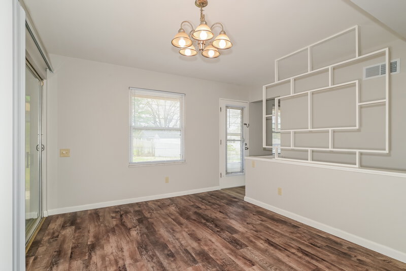 0/Mo, 2544 Netherton Dr St. Louis, MO 63136 Dining Room View