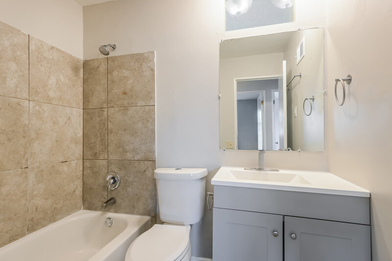 0/Mo, 2544 Netherton Dr St. Louis, MO 63136 Bathroom View