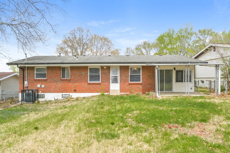 0/Mo, 2544 Netherton Dr St. Louis, MO 63136 Rear View