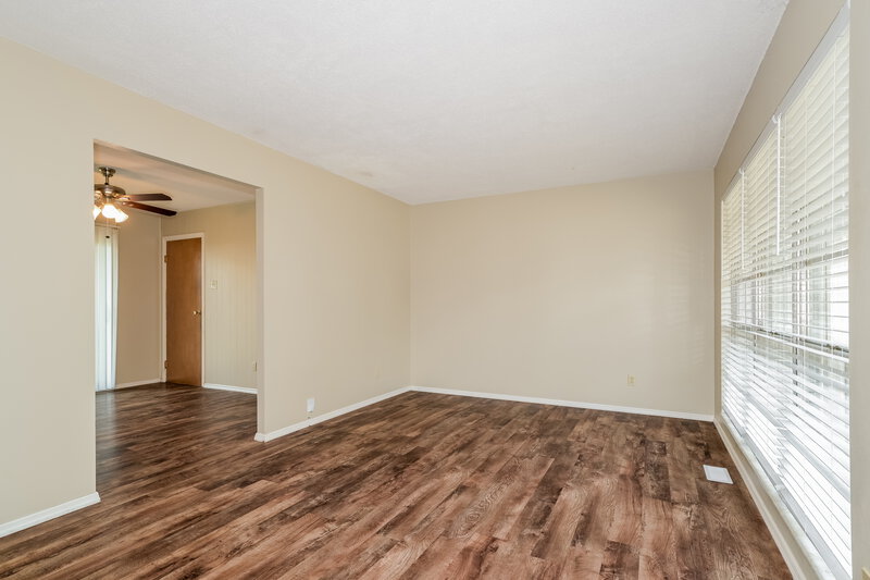 1,880/Mo, 2250 Briarcrest Dr Florissant, MO 63033 Living Room View