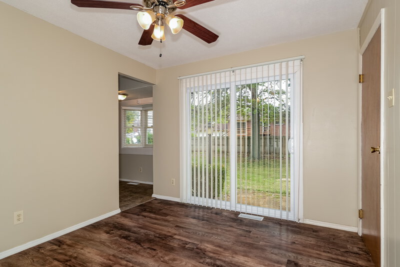 1,880/Mo, 2250 Briarcrest Dr Florissant, MO 63033 Dining Room View
