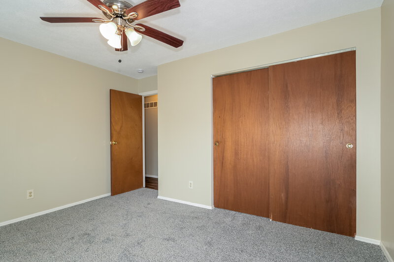 1,880/Mo, 2250 Briarcrest Dr Florissant, MO 63033 Main Bedroom View 2