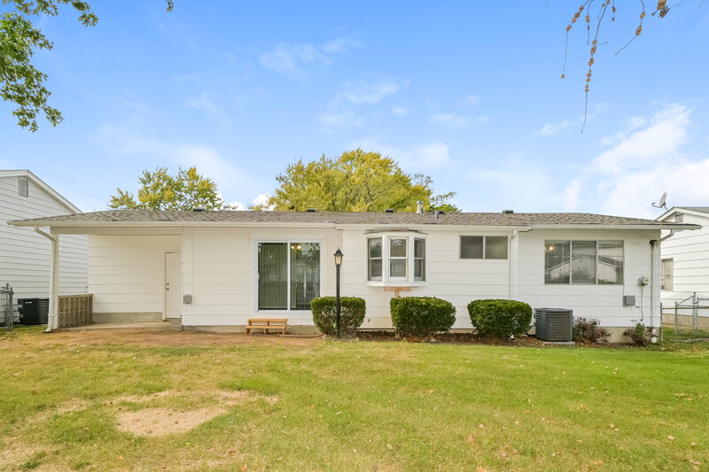 1,880/Mo, 2250 Briarcrest Dr Florissant, MO 63033 Rear View