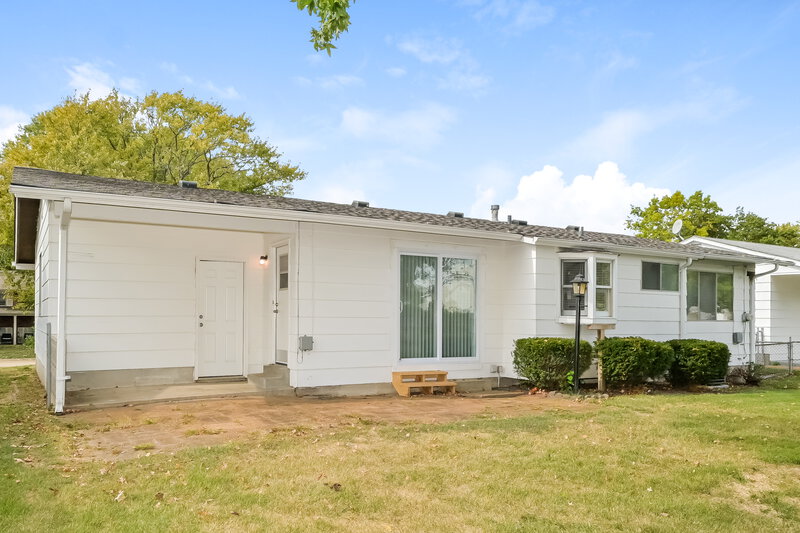 1,880/Mo, 2250 Briarcrest Dr Florissant, MO 63033 Rear View 2