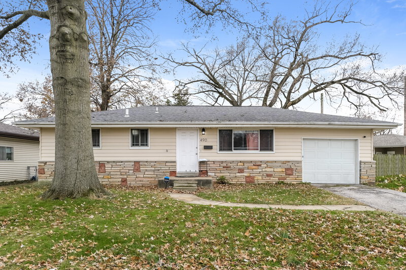 2,200/Mo, 490 Myrtle Dr Florissant, MO 63031 External View