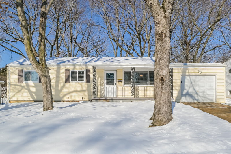 1,790/Mo, 1135 Penhurst Dr Florissant, MO 63033 External View