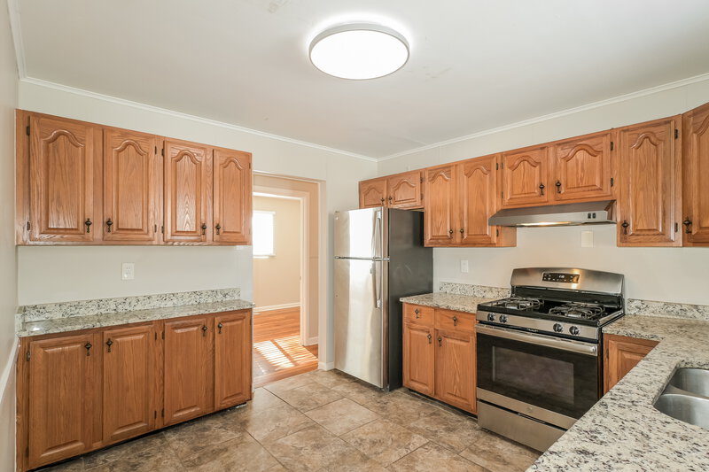 1,790/Mo, 1135 Penhurst Dr Florissant, MO 63033 Kitchen View