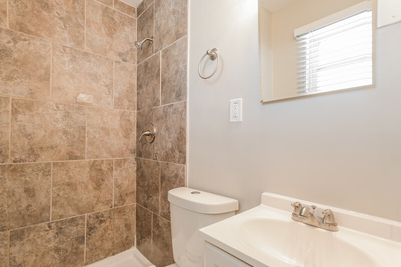 1,790/Mo, 1135 Penhurst Dr Florissant, MO 63033 Main Bathroom View