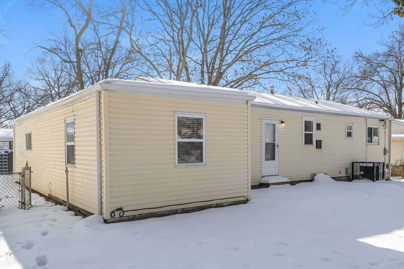 1,790/Mo, 1135 Penhurst Dr Florissant, MO 63033 Rear View