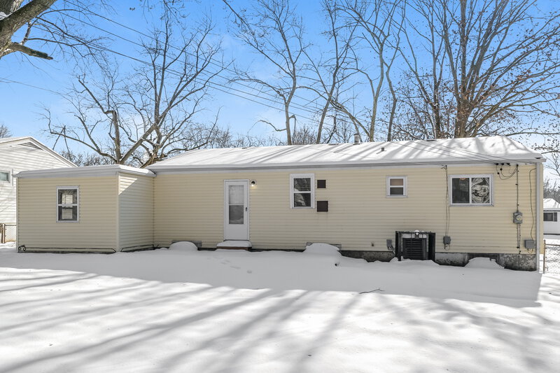 1,790/Mo, 1135 Penhurst Dr Florissant, MO 63033 Rear View 2