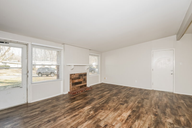 1,220/Mo, 850 Pebble Ln Florissant, MO 63033 Living Room View