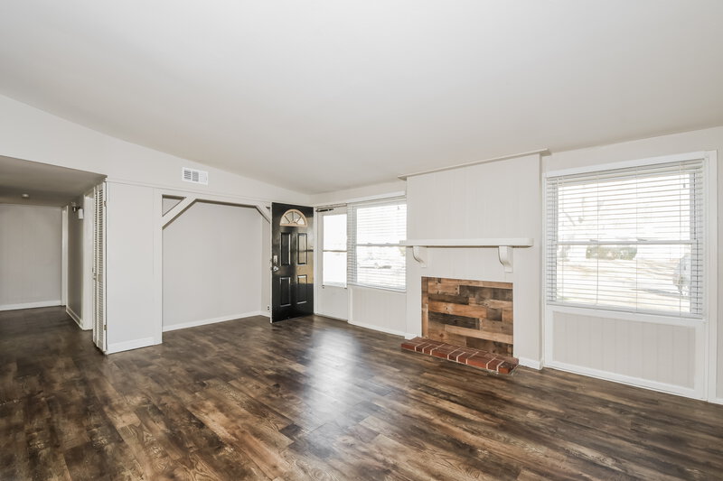 1,220/Mo, 850 Pebble Ln Florissant, MO 63033 Living Room View 2