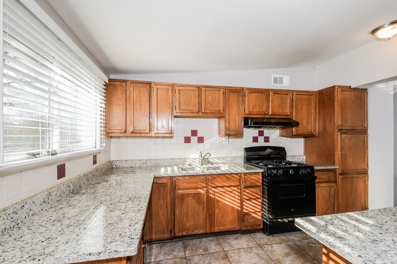 1,220/Mo, 850 Pebble Ln Florissant, MO 63033 Kitchen View