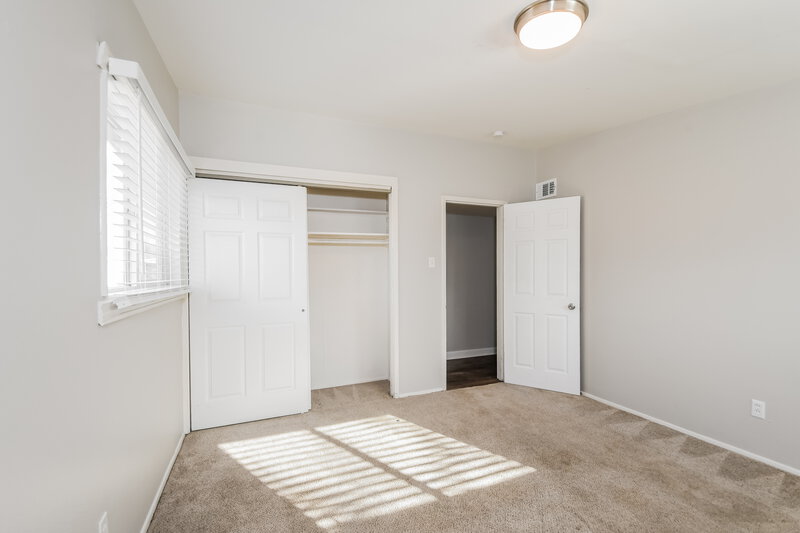 1,220/Mo, 850 Pebble Ln Florissant, MO 63033 Main Bedroom View 2