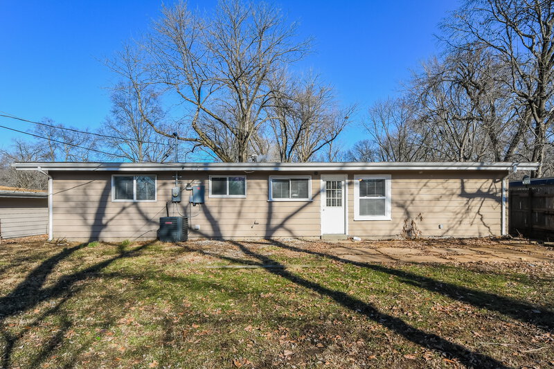 1,220/Mo, 850 Pebble Ln Florissant, MO 63033 Rear View