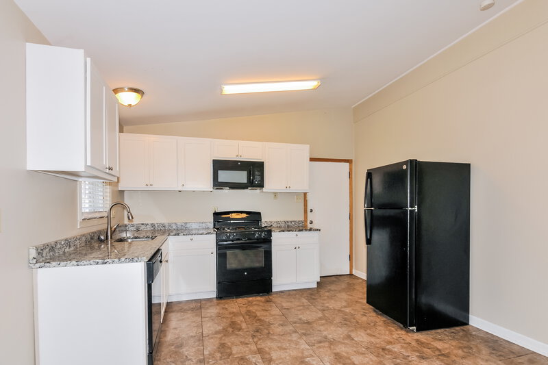 1,390/Mo, 2245 Oriole Dr Florissant, MO 63033 Kitchen View