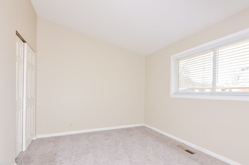 1,390/Mo, 2245 Oriole Dr Florissant, MO 63033 Main Bedroom View