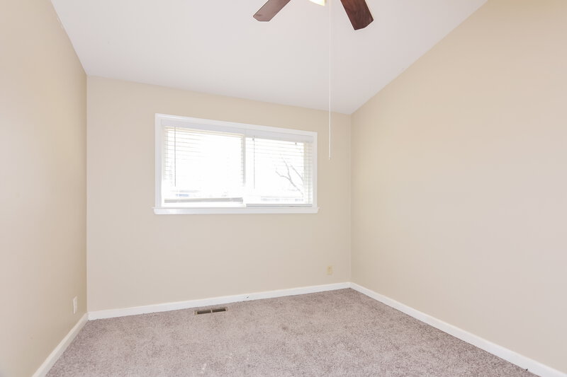 1,390/Mo, 2245 Oriole Dr Florissant, MO 63033 Bedroom View