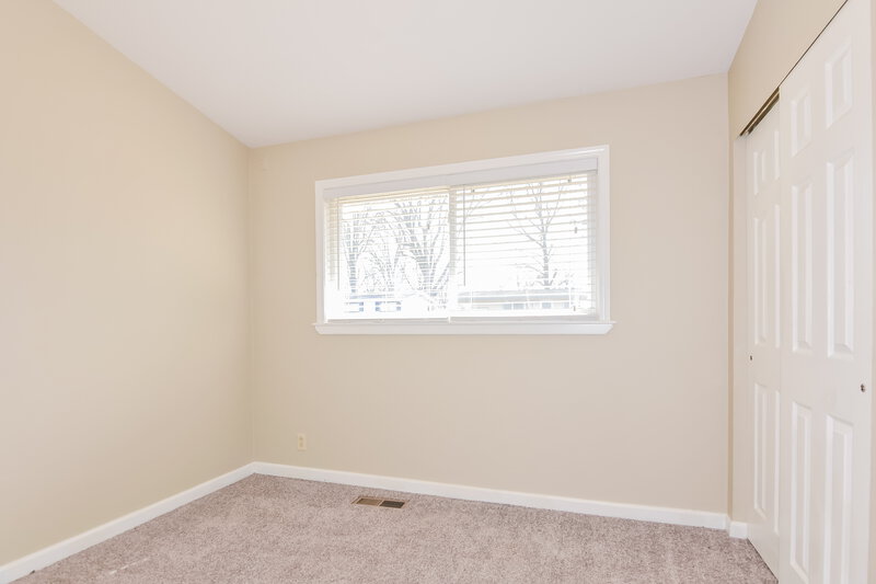 1,390/Mo, 2245 Oriole Dr Florissant, MO 63033 Bedroom View 2