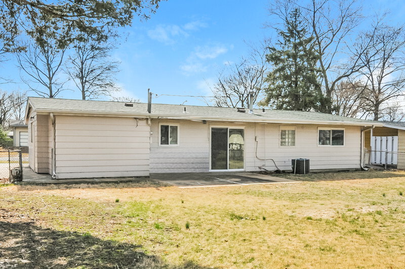 1,390/Mo, 2245 Oriole Dr Florissant, MO 63033 Rear View