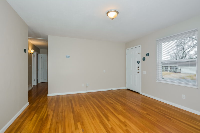 1,530/Mo, 11162 Prentice Dr St. Louis, MO 63136 Living Room View 2