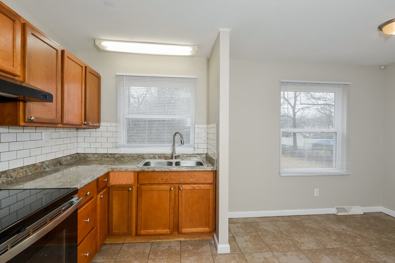 1,530/Mo, 11162 Prentice Dr St. Louis, MO 63136 Kitchen View