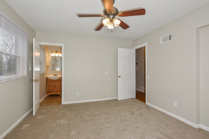 1,530/Mo, 11162 Prentice Dr St. Louis, MO 63136 Main Bedroom View