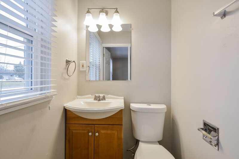 1,530/Mo, 11162 Prentice Dr St. Louis, MO 63136 Main Bathroom View