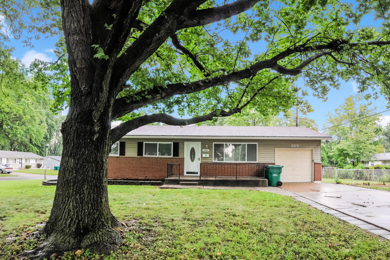 1,350/Mo, 805 Shepley Dr St. Louis, MO 63137 External View