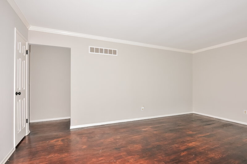 1,350/Mo, 805 Shepley Dr St. Louis, MO 63137 Living Room View 4